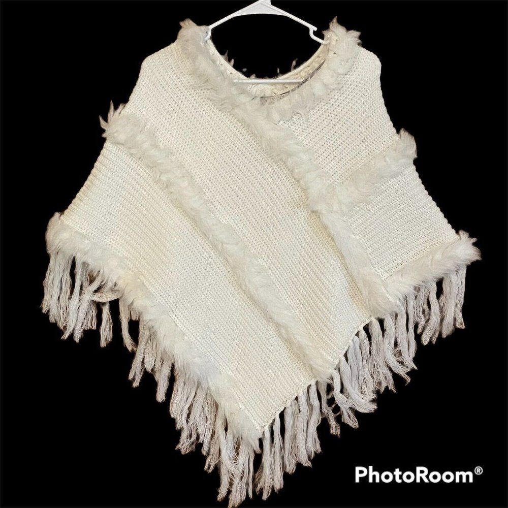 Andrew Marc New York Poncho Sweater One Size White Faux Fur Trim V Neck Fringe